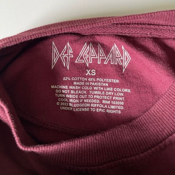 Burgundy Def Leppard tiger sweatshirt. - Picture 5 of 5